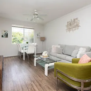  Apartment Two Bedroom Sleeps 6 With Free Parking Near Boating