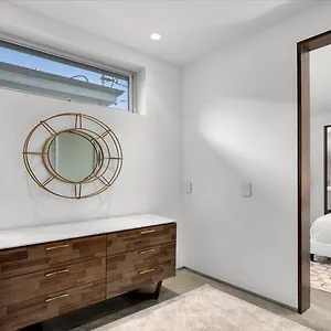  Apartment Exquisite Venice Three Bedrooms Marvel